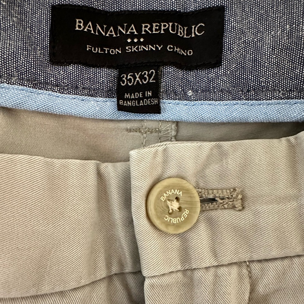 Banana Republic Khaki Chino pants